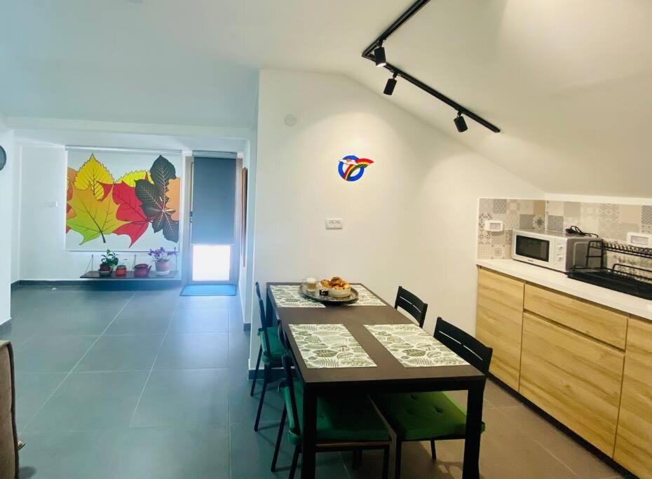 קומותיים ברמה Apartamento Sha'al Exterior foto